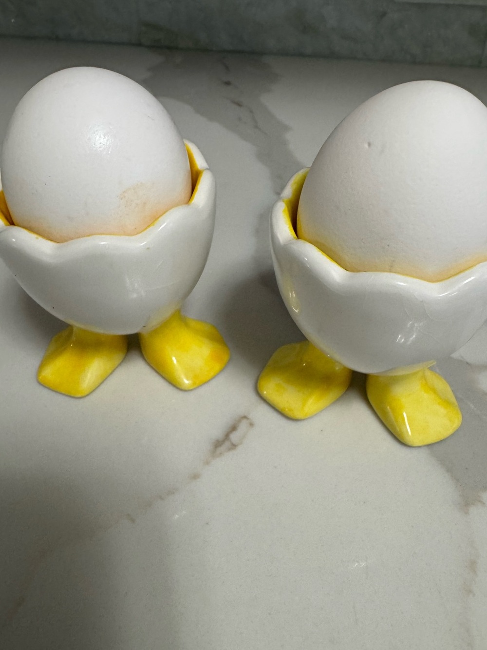 Ceramic Egg holder Set - White & Yellow Chick Feet Design eggs holder